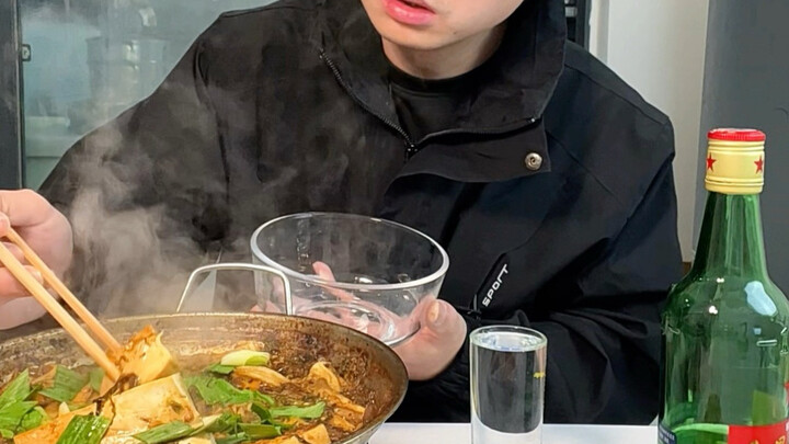 ไม่กลัวใครจะหัวเราะหรอก คนอายุสามสิบกว่าแล้ว ยังไม่มีครอบครัว ไม่มีเพื่อน แทบไม่มีสังคมเลย หลังเลิกง