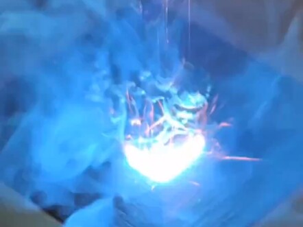 Tia laser này có vẻ không mạnh lắm.