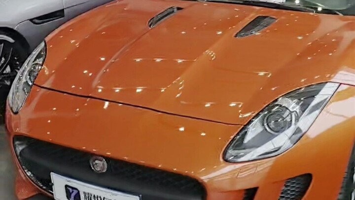 What’s the current market price for used cars? Old Wang’s taking the guys to take a look.