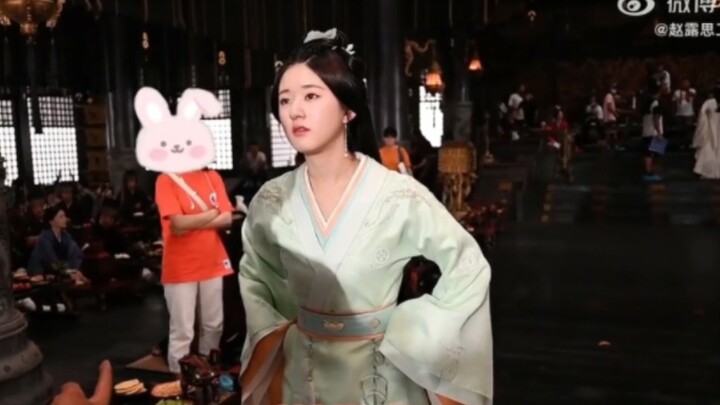 [Zhao Lusi Studio|Big Eyes] 20220802 Encountering "fans" on the set