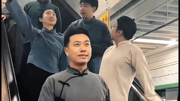 หนึ่งรอบหกสิบปีหมุนเวียน บรรพบุรุษทั้งหลายเหมือนกลับมาแล้ว ชาวเน็ตถาม: พวกเขากลับมาทำอะไร? ก็มาดูควา