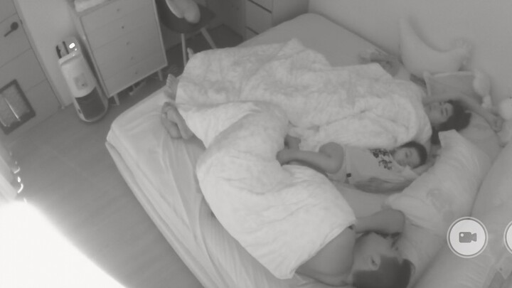 There was a sudden earthquake. I live on the 17th floor. I wanted to run but it was too late. I just