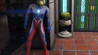 Smart little Cero doesn’t open the door to strangers. Little Cero is so smart!