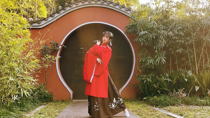 【สวัสดีปีใหม่】สวมชุดฮั่นฝูสีแดงสุดมงคล ร่ายรำเพลง “หลั่วเล่อไป๋” ฝากคำอวยพรปีใหม่ถึงทุกคนแล้วค่ะ! 【จ