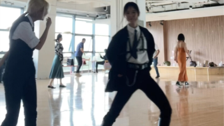 LOVE ME A LITTLE 芒贝贝challenge
