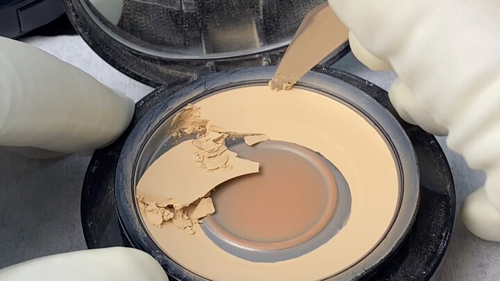 بقايا بودرة البلاش. أصلِّح، أصلِّح، أصلِّح، أصلِّح!