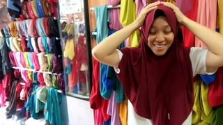 NON MUSLIM PAKE KERUDUNG DI ACEH GAK?