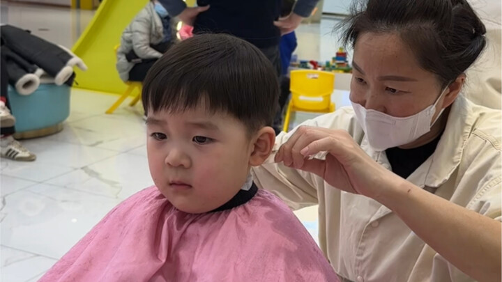 “Gaya rambut kali ini agak gagal”