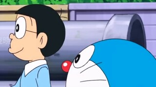 Untuk menghindari nyanyian Fat Tiger, Nobita memutuskan untuk membiarkannya memakan permen suara lam