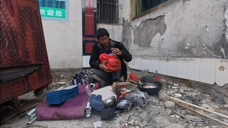 Aku akan mengakhiri perjalananku sekarang dan memberikan barang-barangku kepada semua orang. Ambil a