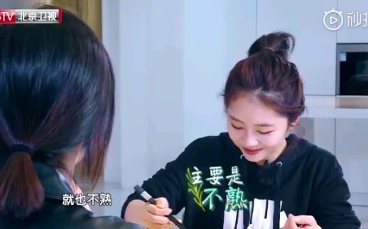 【تان سونغيوان】تعاني من رهاب اجتماعي خفيف، ولديها وعي قوي بالحماية الذاتية، ولا تُعتبَر شخصيةً تتأقلم