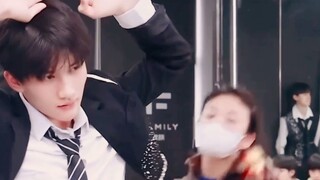 Pemimpin tari dari girl grup lantai 18 pamer sedikit, dan para junior generasi keempat sangat terkej