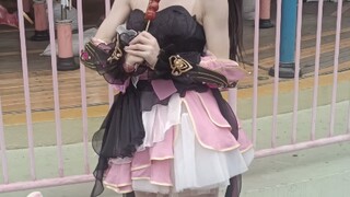 可爱的晓丹小仙女请你吃冰糖葫芦