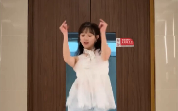 【Li Zixuan】Dance cover "Earthquake" Jisoo