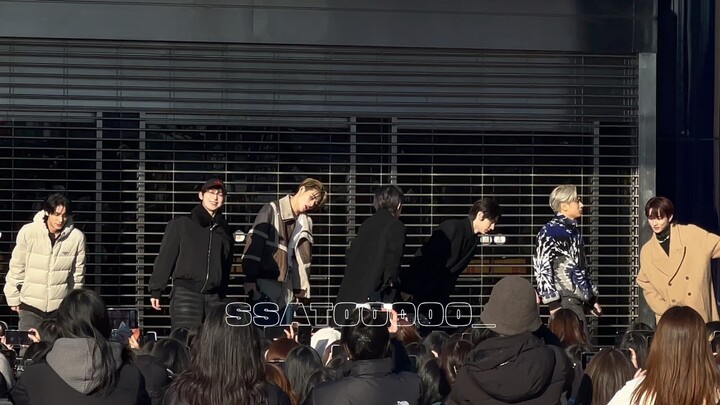 Hmm, masih menyemprotimu dengan lompatan hiu kecil