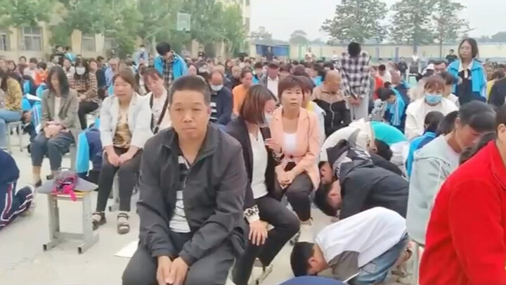 Giáo dục lòng biết ơn cho học sinh tiểu học và trung học gây áp lực cực kỳ khó chịu