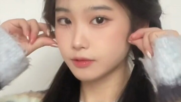 درس تصفيف ذيل الحصان المنخفض: كل ما تحتاجه قلم واحد وربطة شعر!