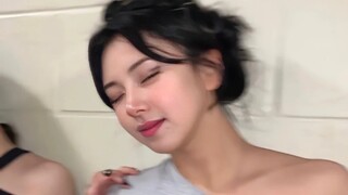 سون تساي يينغ، مجرد كونها على طبيعتها أمر رائع للغاية!!! أناقتها بأسلوب فرقة Twice جميلة أيضًا، لكن 