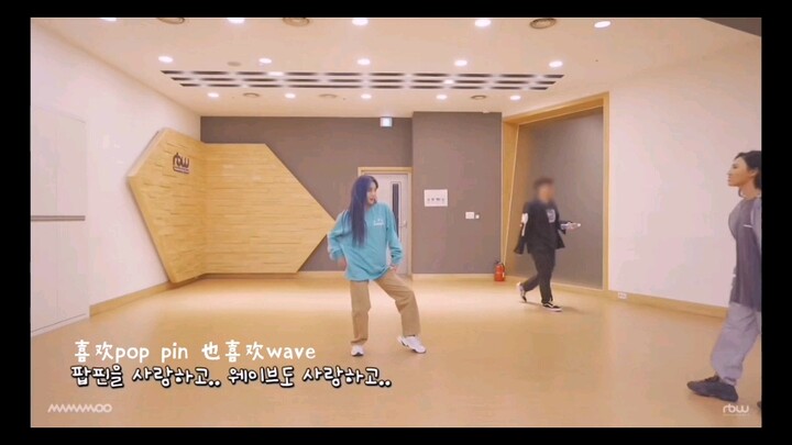 【MAMAMOO】Dua kali menunggu di ruang latihan yang persis sama, alias: kembang dua kali