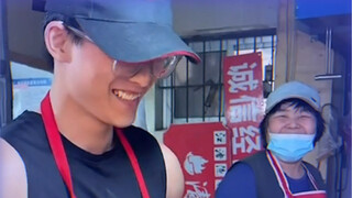 Aunt Zibo: Son! Put on your vest.