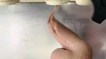 ทีนี้ฉันก็เข้าใจแล้วว่าทำไมไอศกรีมถึงต้องมีเหลี่ยมมุม รู้สึกว่ามันมีอะไรไม่ชอบมาพากลอยู่