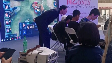 Jiang A Si's Joy with the People