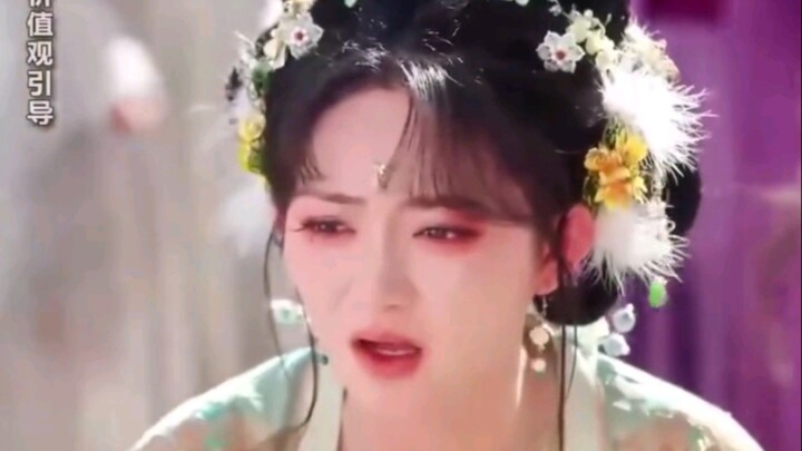 YÊU PHI LÃNH CUNG DỰA VÀO “ĐỌC LẠI” MÀ NẮM GIỮ BẠO QUÂN