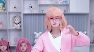 Cosplay skin baru Qiqi terlihat bagus