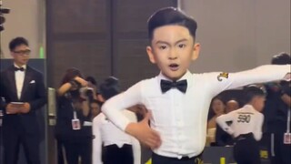 谁家厘米秀小人跑出来了