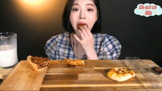 Marcaron 5 vị, bánh tart hạnh nhân, bánh bông lan cuộn kem cuối #amthuc