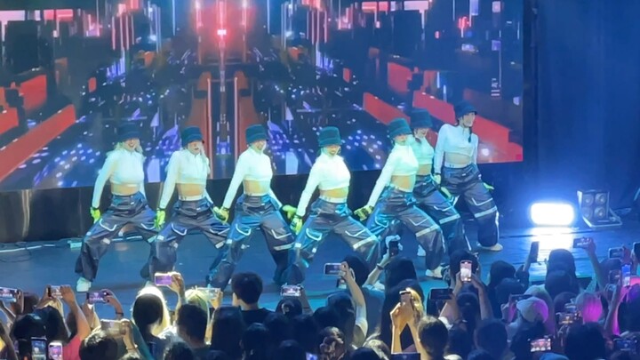 It seems that XG came to Shanghai to promote his music? ? LEFT RIGHT stage