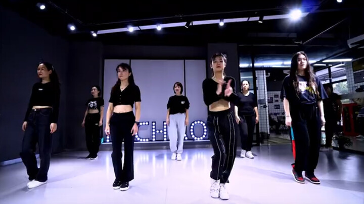 เต้นคัฟเวอร์ MONEY Lisa คลาสเต้นอาจารย์เตี่ยนเตี่ยน