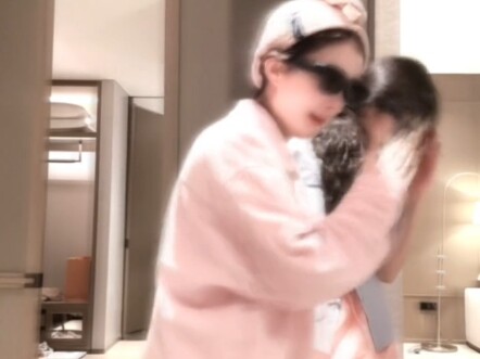 Video dance kolaborasi yang bagus dari Jimei dan Zhao Liying, semakin banyak video semakin suka dito