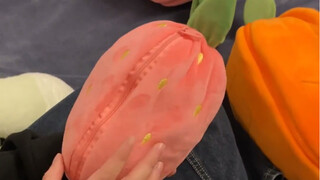 凌晨两点下单的草莓 里面还藏了一只小兔兔～