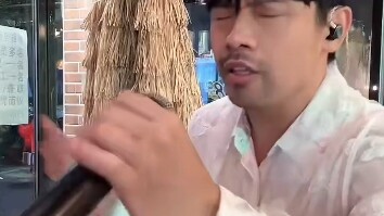 Hắc Luân lại hát “Gác Sạn”, có phải đang lên đỉnh luôn không?