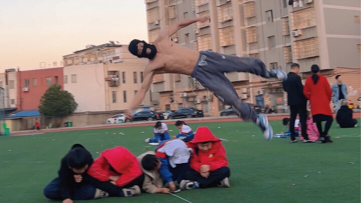 Self-discipline of today’s teenagers at the stadium!