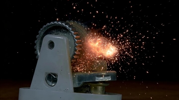 “1,280x Slow Motion Captures Microscopic Moments”