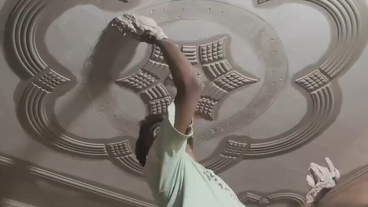 On-site handmade plaster moldings