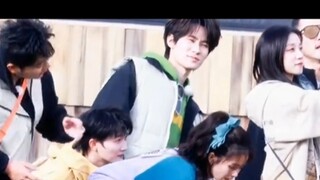 [Song Yuqi] The puppy holding the selfie stick, Zhenyuan's little head popped out, wanting to see th