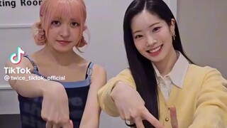 lily nmixx and Dahyun twice