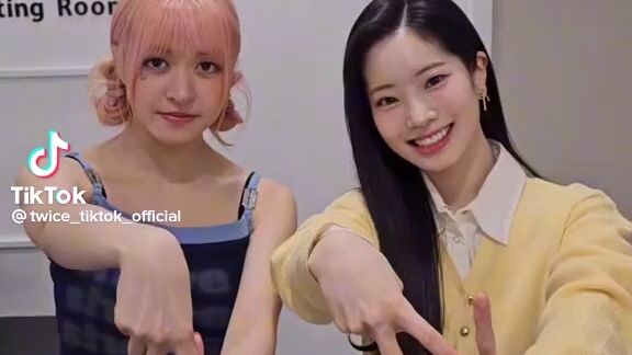 lily nmixx and Dahyun twice