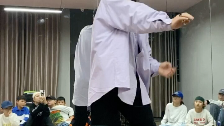 Watch how authentic Waving creates the "Crescent Moon" curl