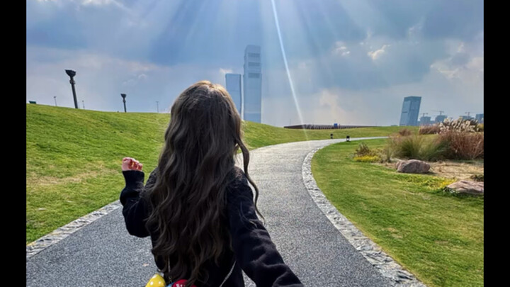 Học cách chụp ảnh nắm tay đầy không khí tình yêu trên mạng