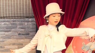 跳的太好看了 这算即兴舞蹈吧