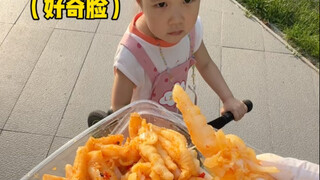 Không ai nói với tôi rằng đưa trẻ đi dạo lại mệt đến thế, lần sau tôi sẽ đưa chúng đi dạo!