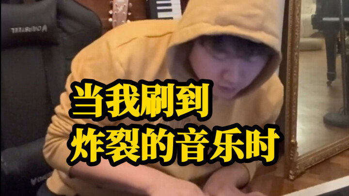 Musik ini membuatku membayangkan padang rumput, aku ingin menambahkan latar langit berbintang untukn