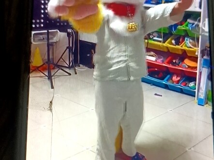 我小时候我哥逼我穿的。