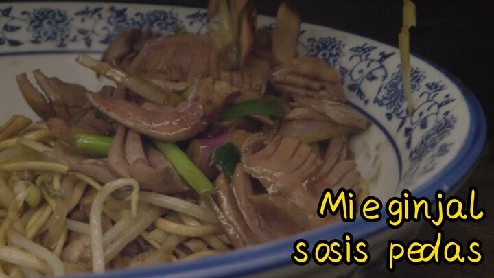 Mie ginjal + sosis pedas