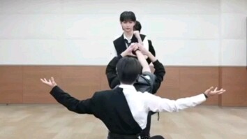 【straykids】当我给颜控老妈看circus舞蹈接力后（二）