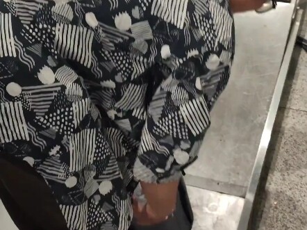 把手枪形状的...带着过安检